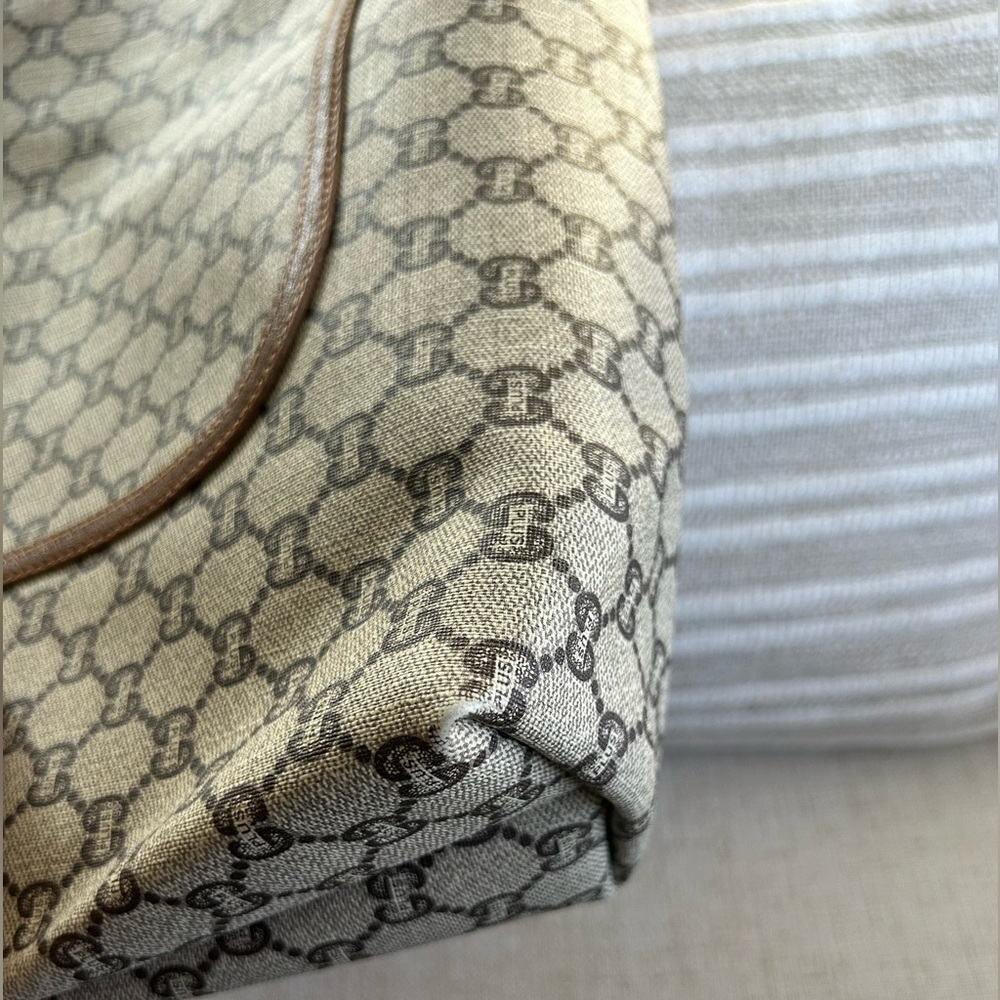 Gucci Beige Monogram Tote with Red and Green Handles - Picture 4 of 10